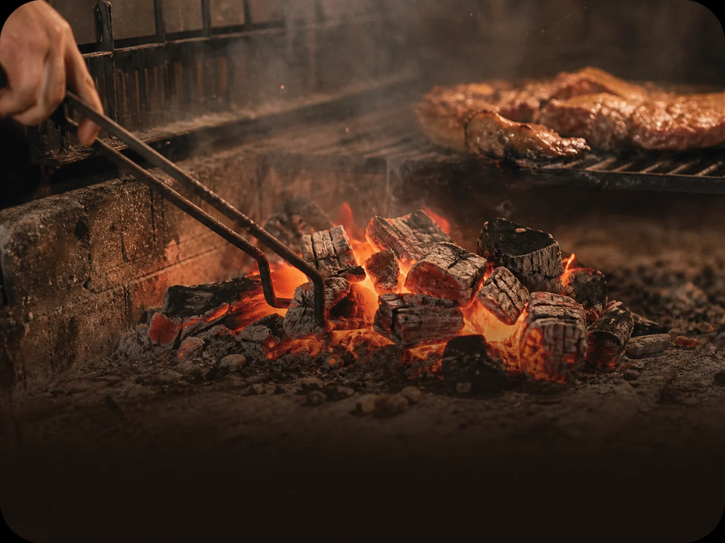 Brasas listas para preparar el primer asado publicado